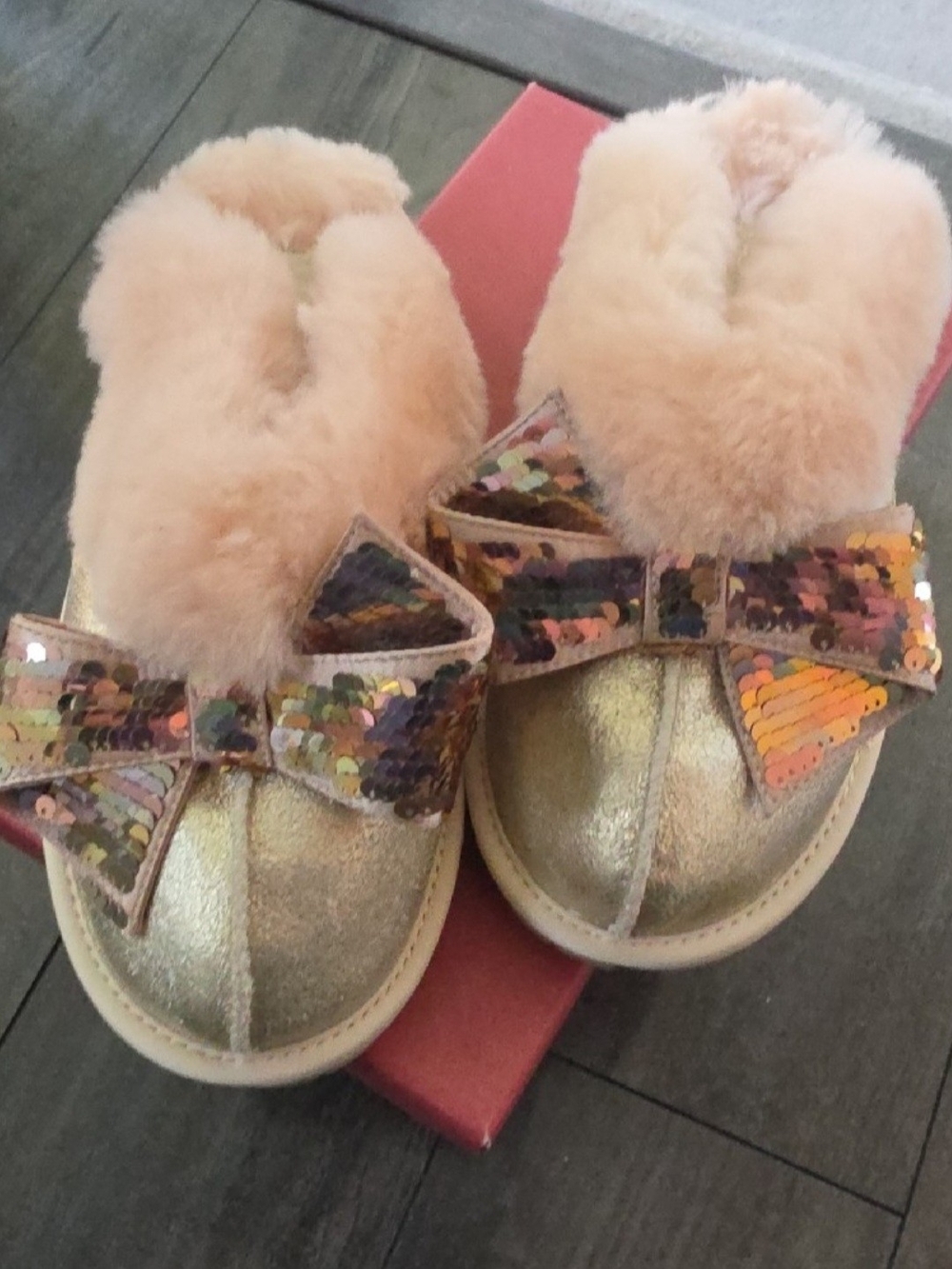 UGG ☆ Limited Edition ☆ 'Coquette' Sequin Bow Slipper in Gold - Picture 10 of 10